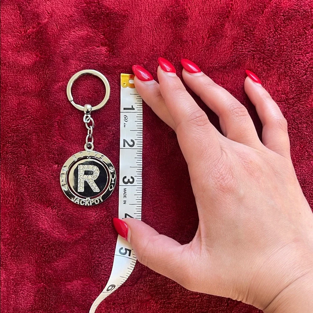 Keychain with 'R' Letter - Picture 5 of 6